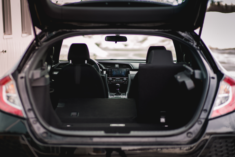 Illustration for article titled A 2017 Honda Civic Hatchback LX With A Manual Is The Small Car To Buy